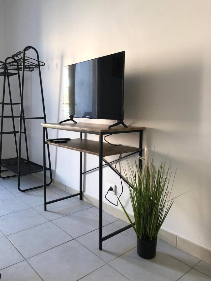 Апартаменты Studio Le 2, Free Parking, Free Wifi, Transports Ним Экстерьер фото